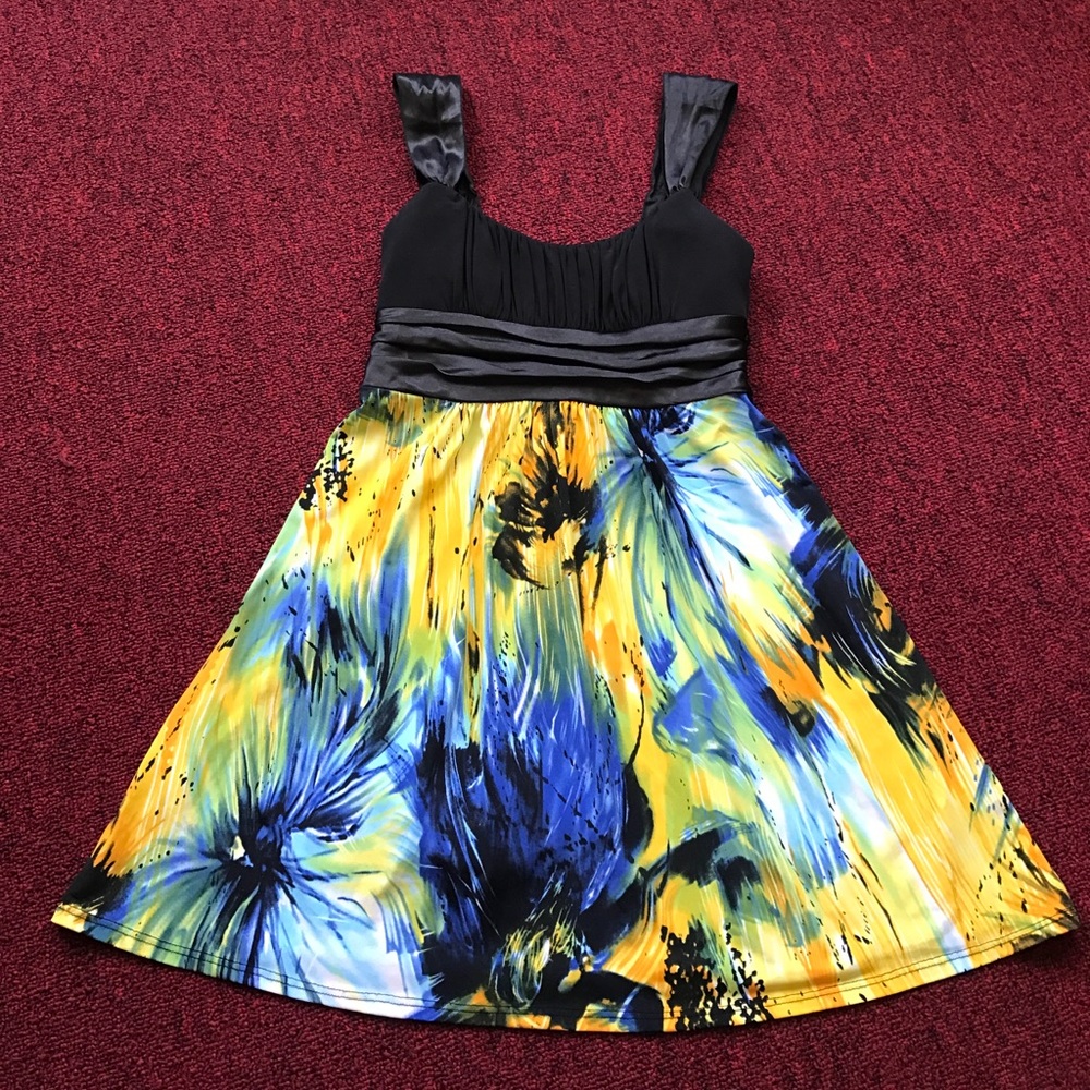 Dress - Picture 4 of 4