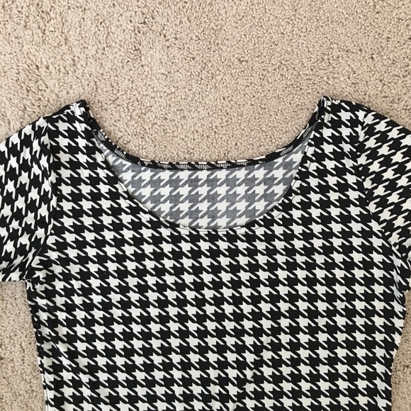 ✖️sold! Black and white houndstooth body con dress - Picture 5 of 7