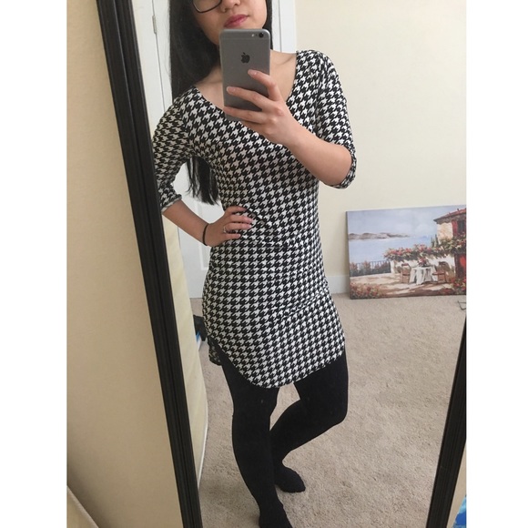 ✖️sold! Black and white houndstooth body con dress - Picture 7 of 7