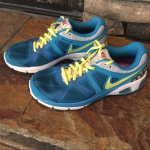 Women's Nike Air Max tennis shoes