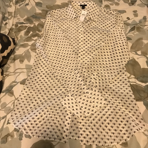 Ann Taylor Tops - Adorable Silk 🐝 print blouse from Ann Taylor.