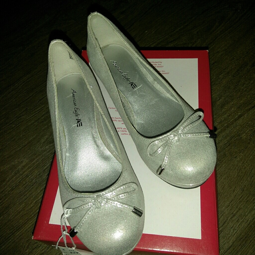 NEW in BOX Girls American Eagle silver wedges
