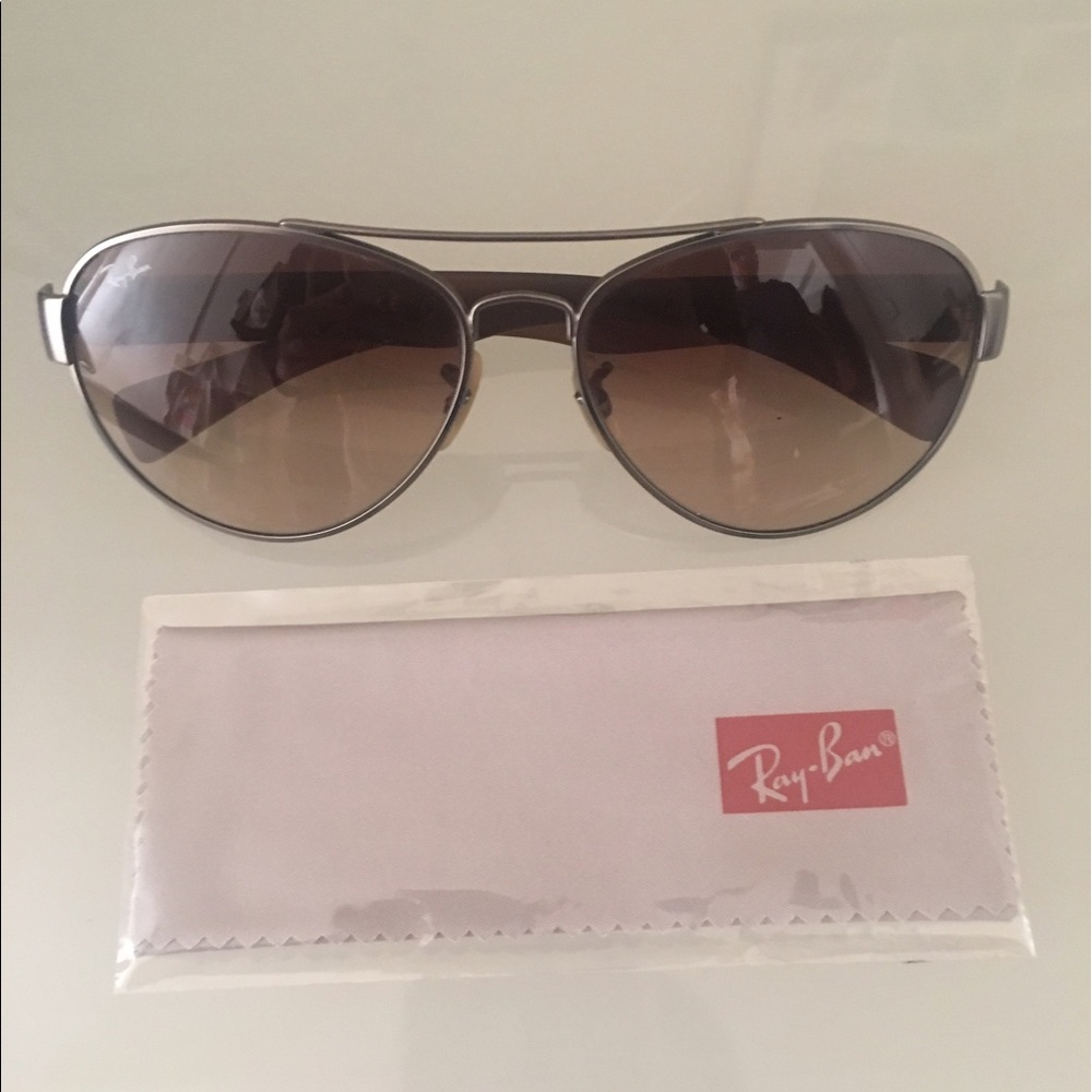 Gray Rayban aviators
