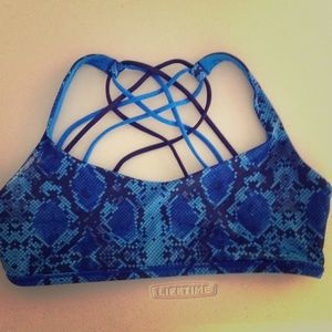 Free to be wild ! Lululemon sports bra- blue/snake