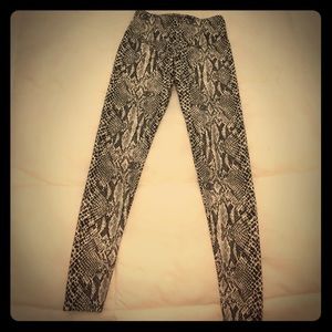 onzie black and white snake skin yoga pants