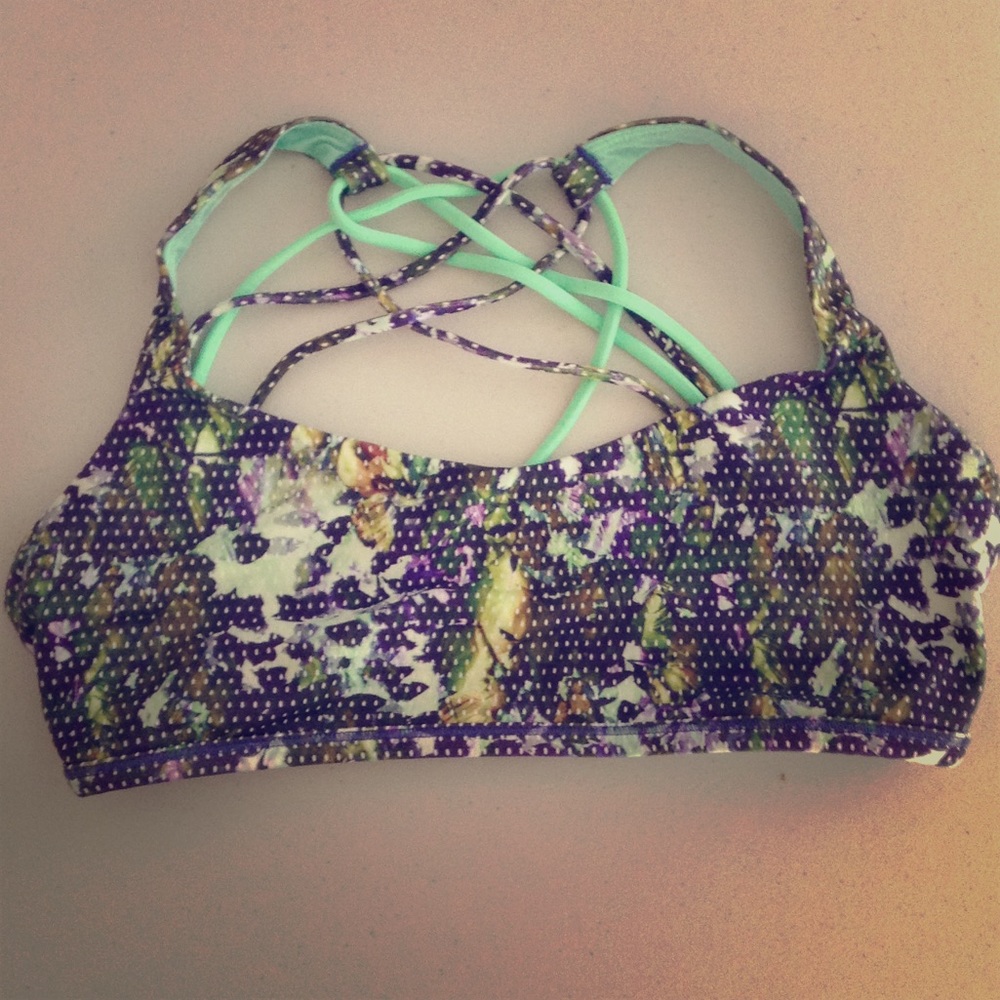 Free to be wild ! Lululemon sports bra- greens