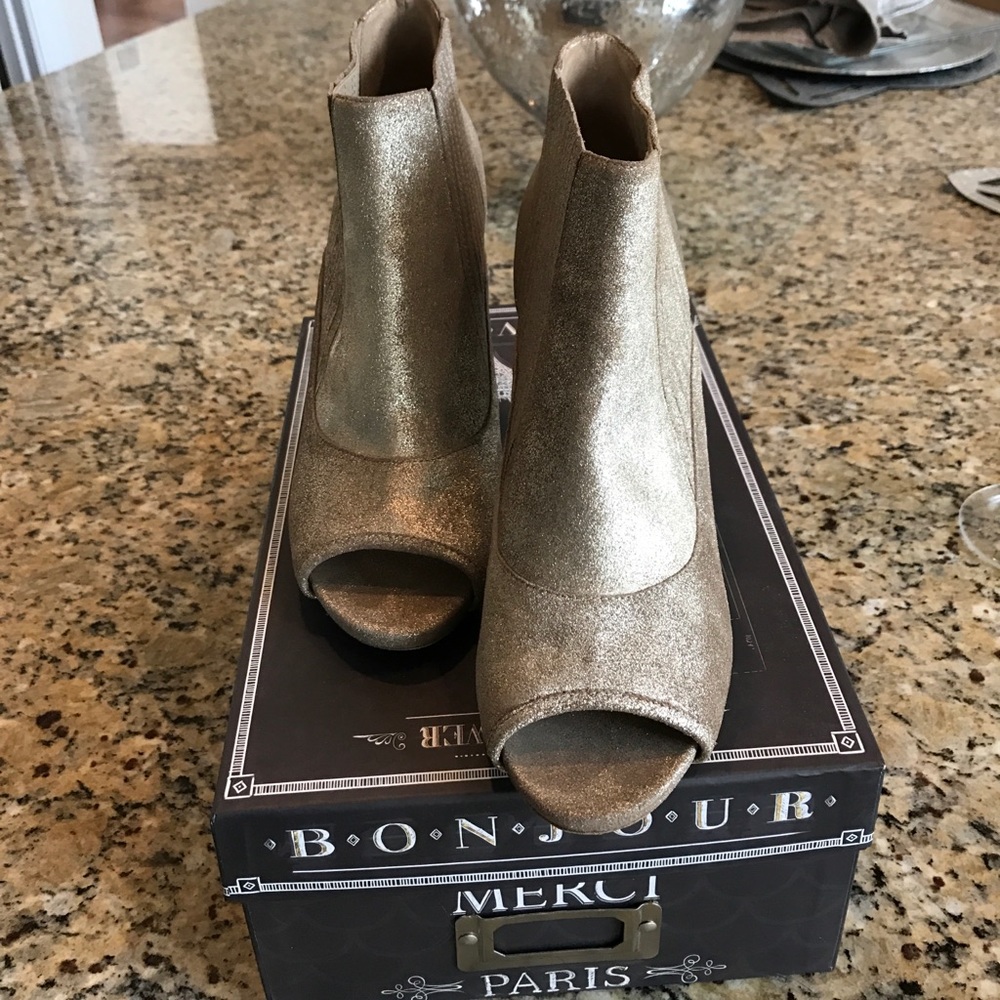 Authentic Jimmy Choo peep toe leather gold-great! - Picture 2 of 3