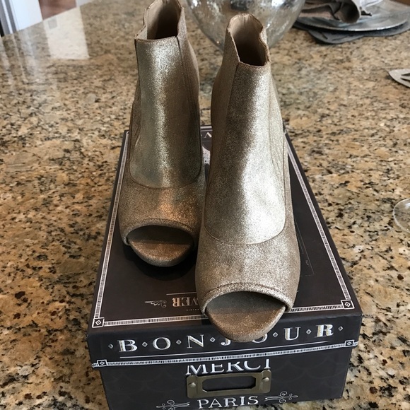 Authentic Jimmy Choo peep toe leather gold-great! - Picture 2 of 3
