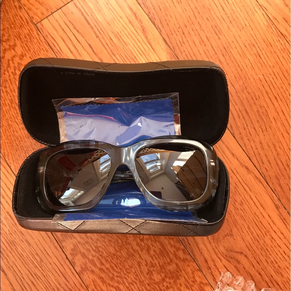 Chanel sunglasses - Picture 4 of 4