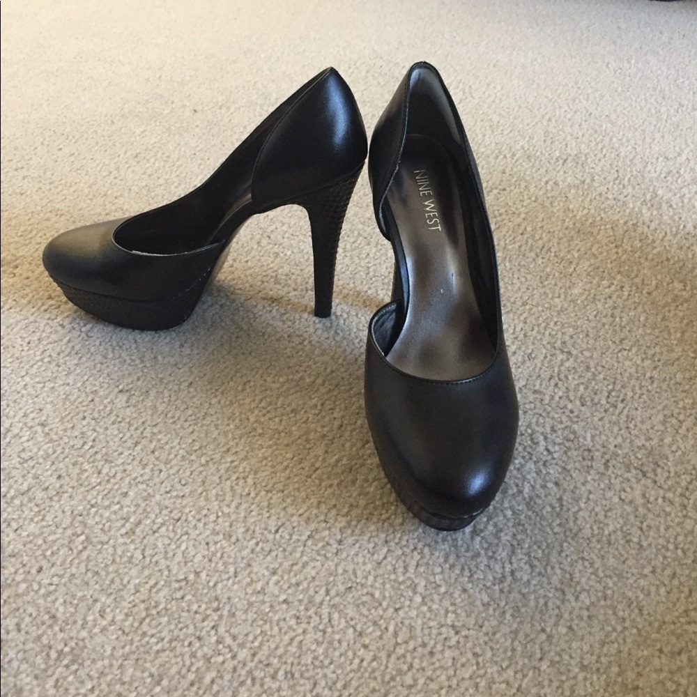 Super cute black Nine West heels- 5 inches tall