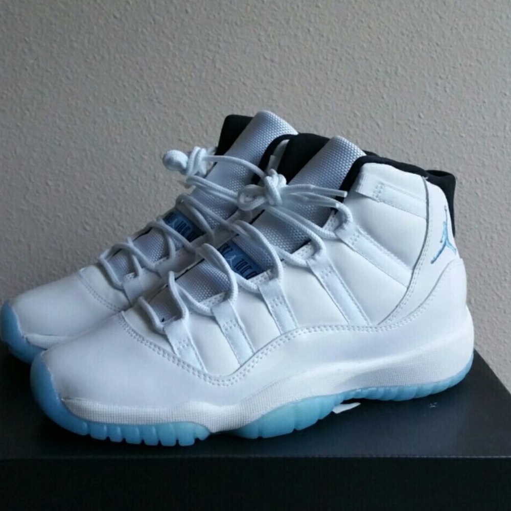 Air Jordan 11 Retro (GS) 'Legend Blue'- Sz 4Y
