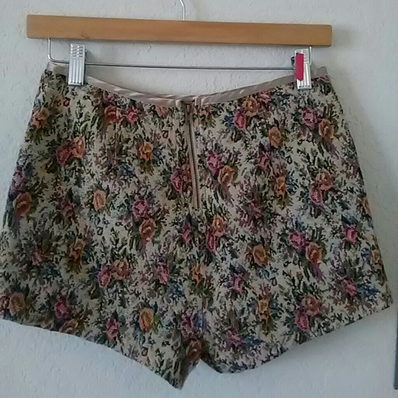 High Rise Shorts - Picture 3 of 3