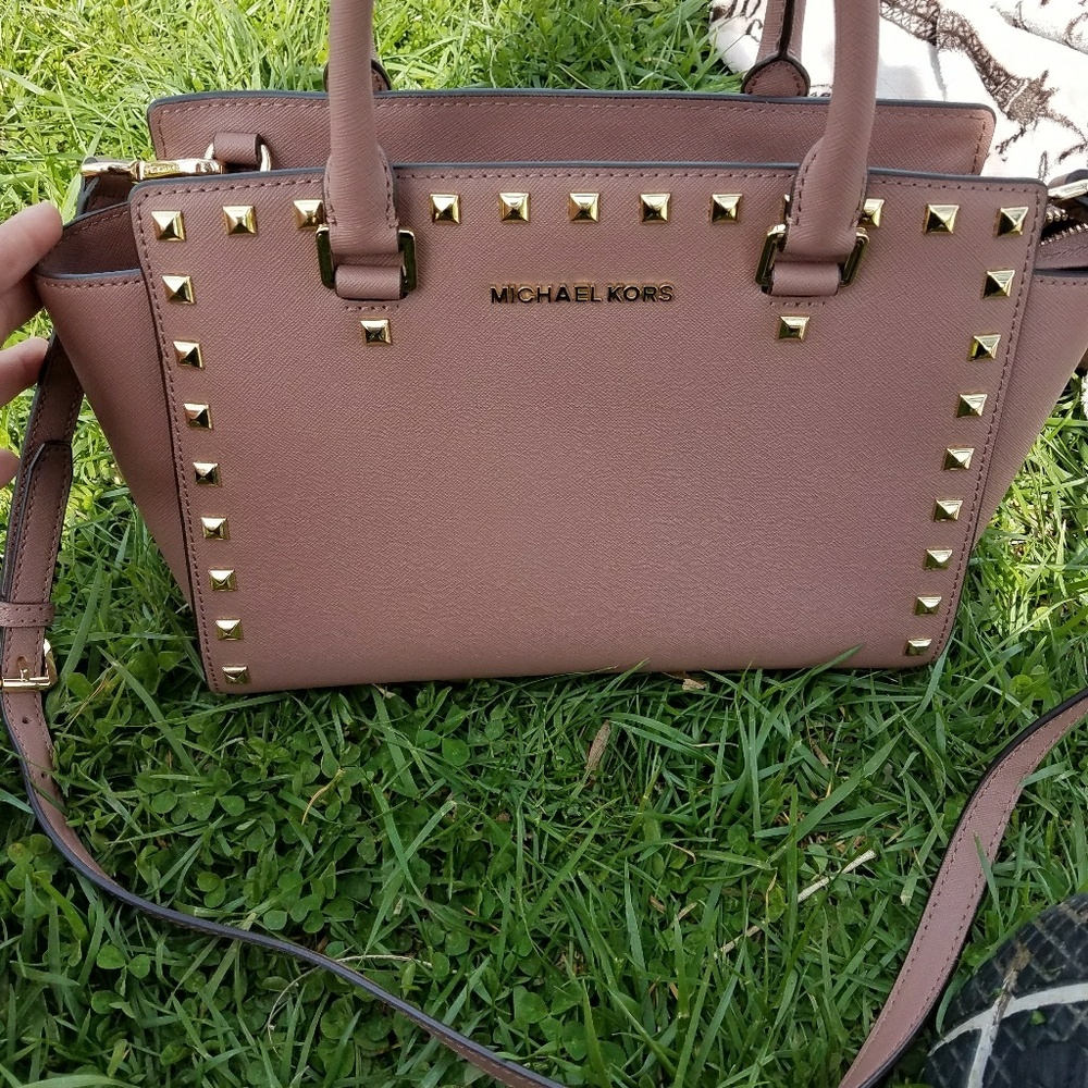 Medium studded selma michael kors purse!!