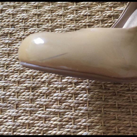 Nude Pumps - Picture 3 of 4