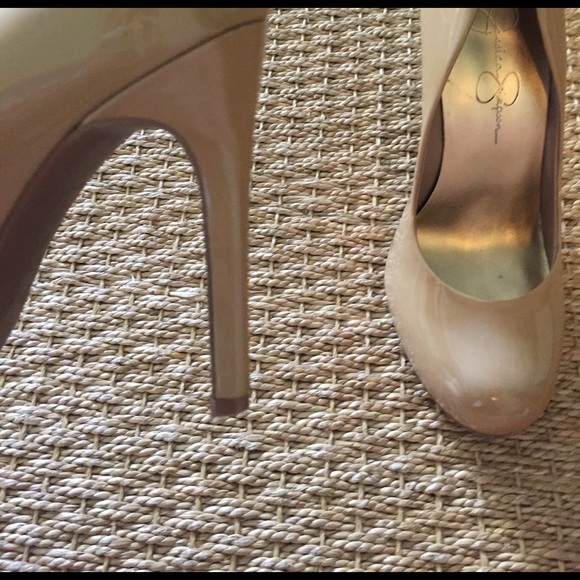 Nude Pumps - Picture 4 of 4