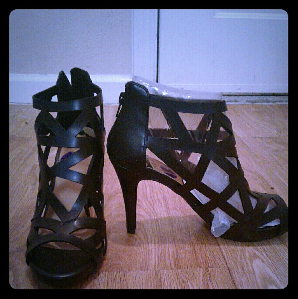 Black open toe sandals