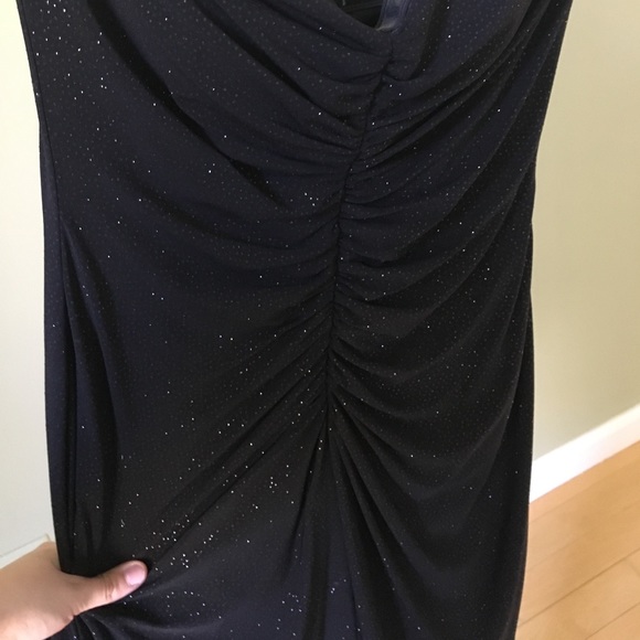 Medium length black dress - Picture 3 of 3