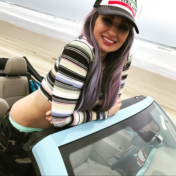 Meet your Posher, Kitty - Picture 2 of 4