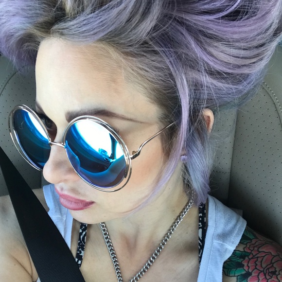 Meet your Posher, Kitty - Picture 3 of 4