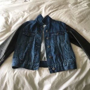 Jean jacket with leather sleeves