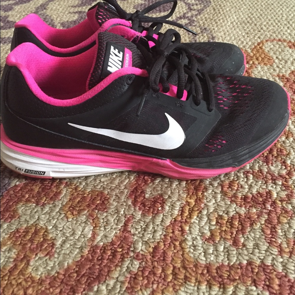 Tri fusion nike's size 9.price is firm