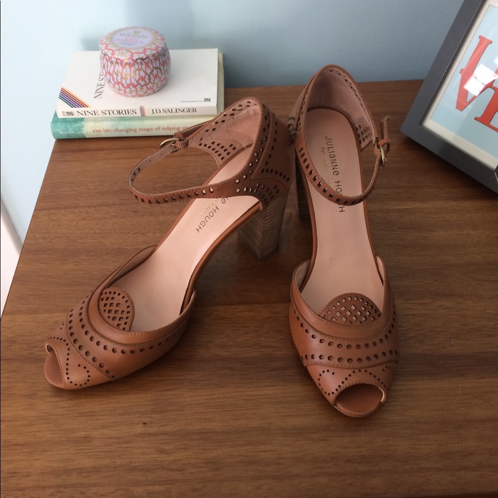 New!  🌺 Summer Shoes 🌸 Tan Peep Toe Heels 8.5
