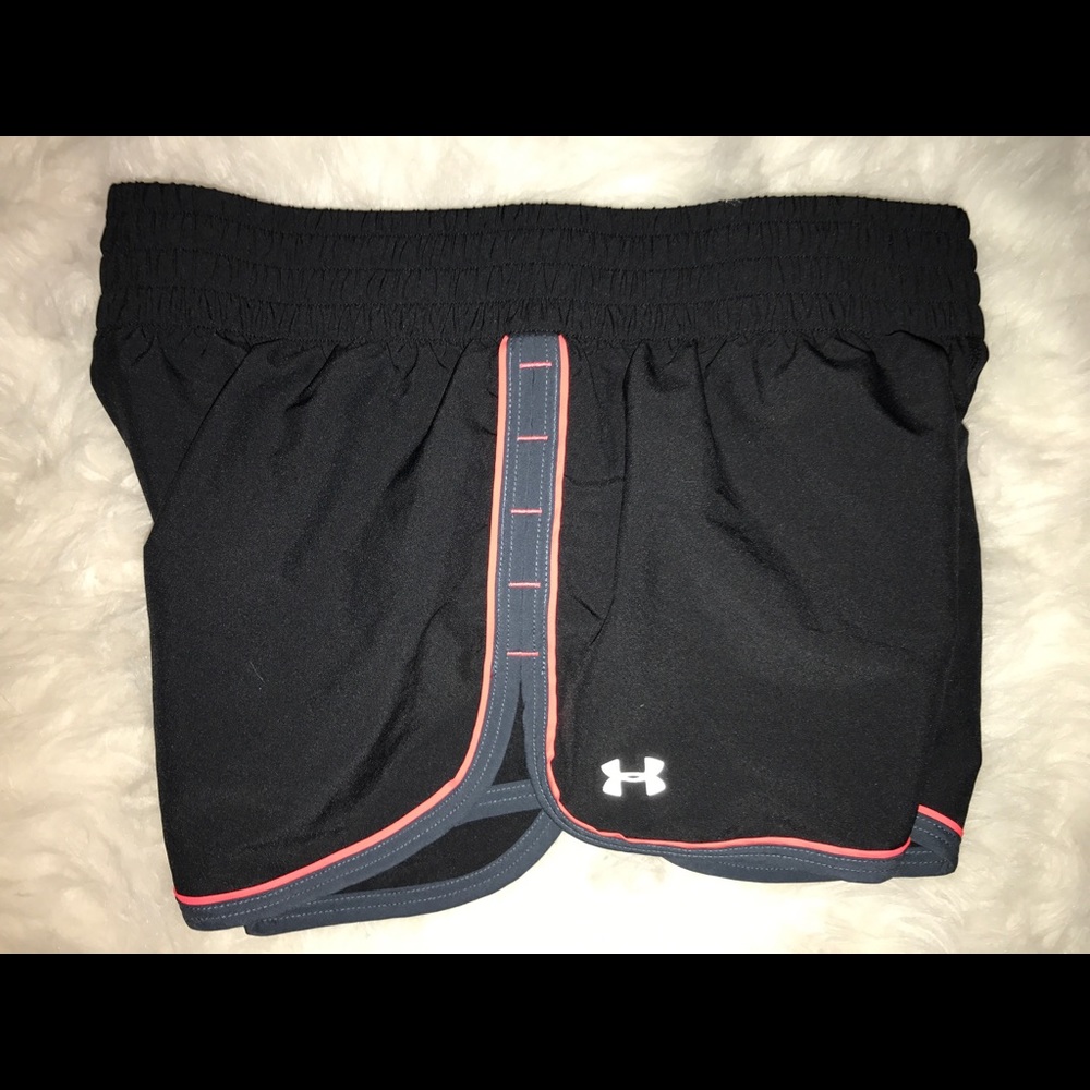 Under Armour Shorts (M) (barely worn)