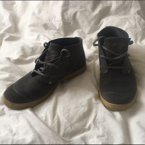 Ahnu great condition leather/ suede shoes!