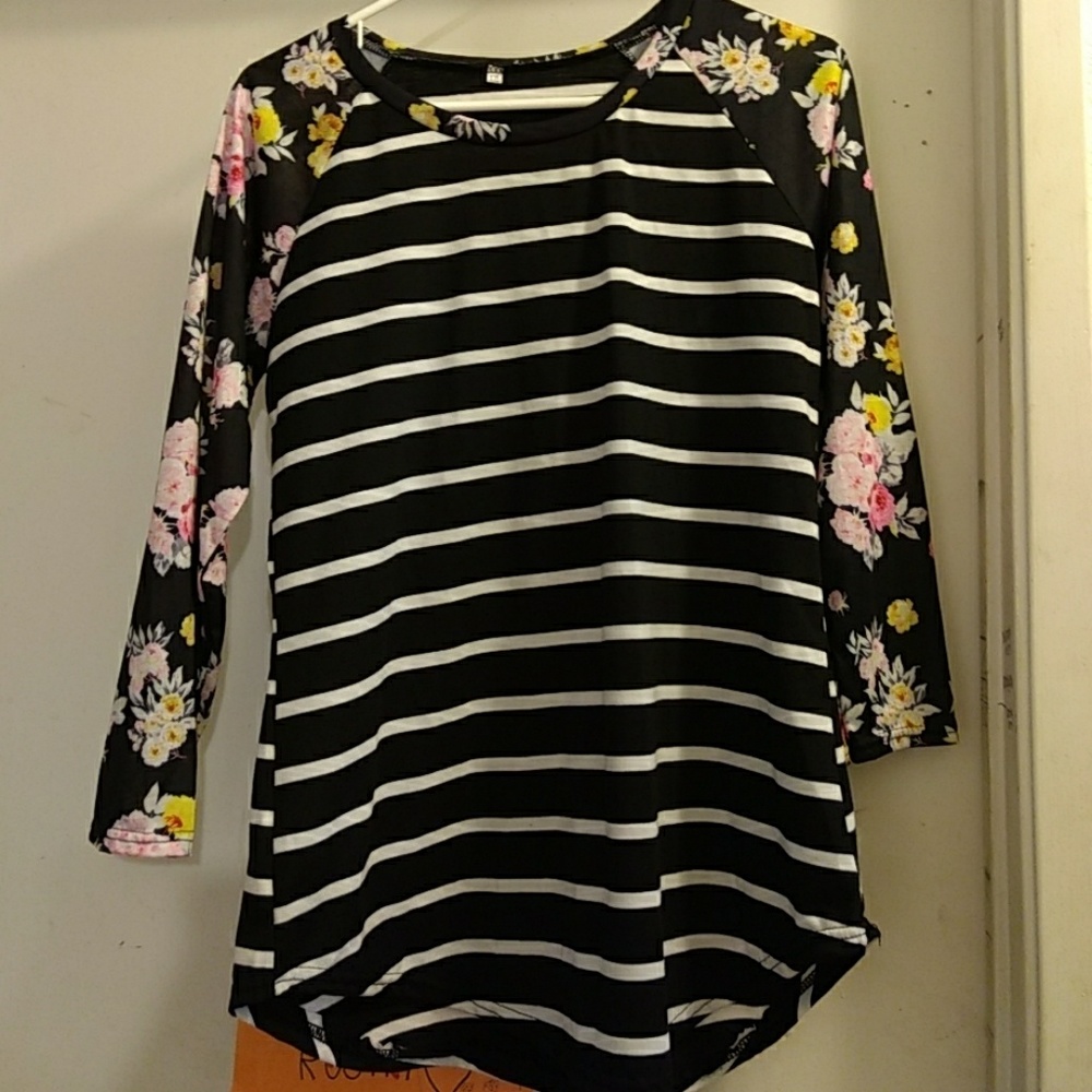 Womens top size med