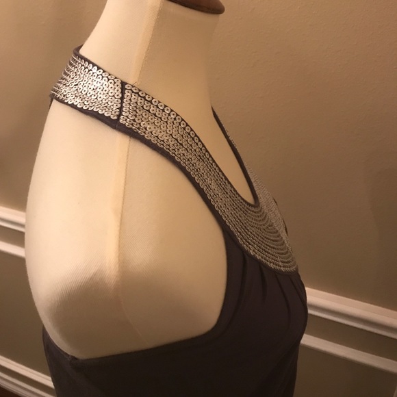 Shiny grey v-neck tank - Picture 3 of 4