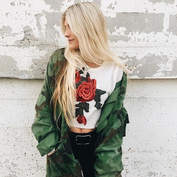 NWT LF Roses Cropped Tee - Picture 3 of 6