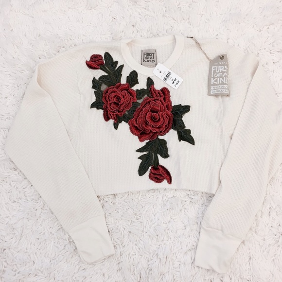 NWT LF Roses Cropped Tee - Picture 5 of 6