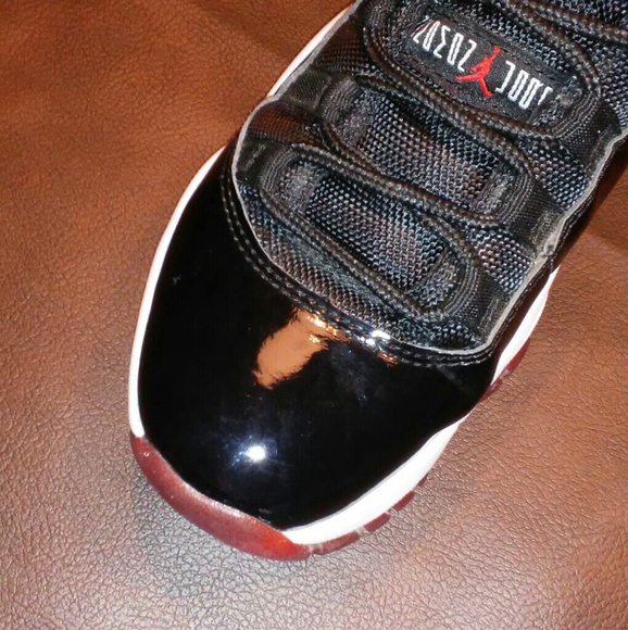Athletic_Shoes