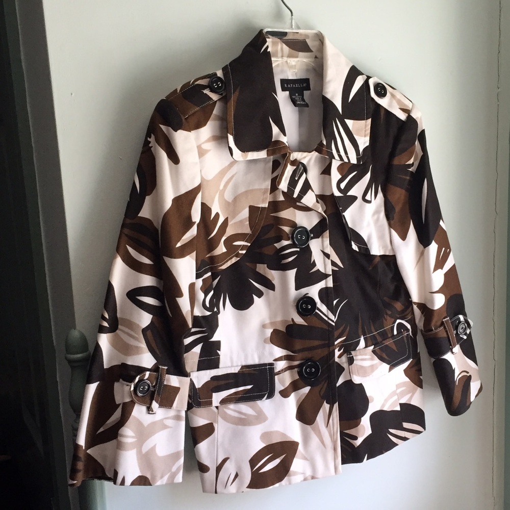 Blazer with bold brown leaves