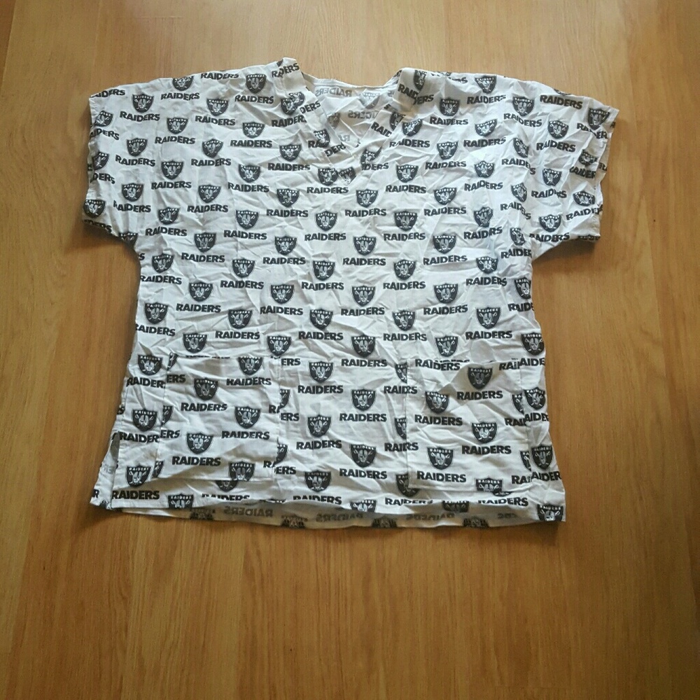 Raiders scrub top