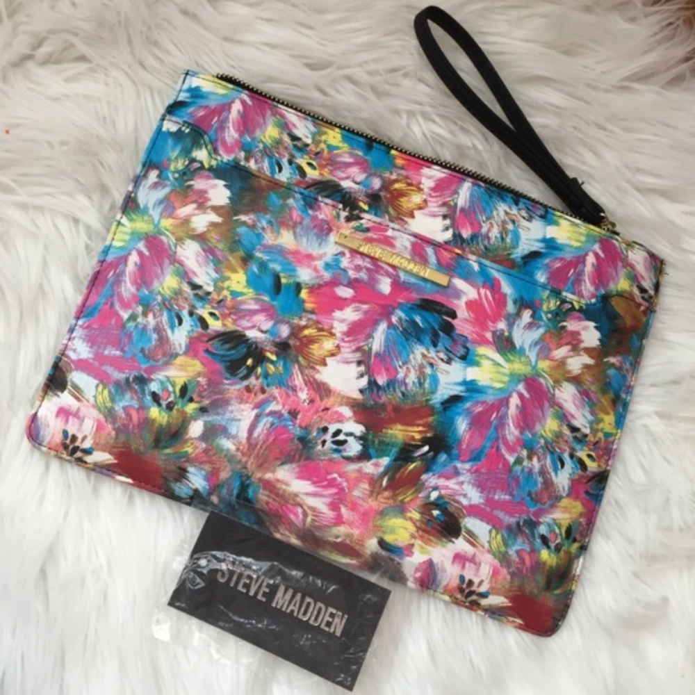 NWT STEVE MADDEN CLUTCH