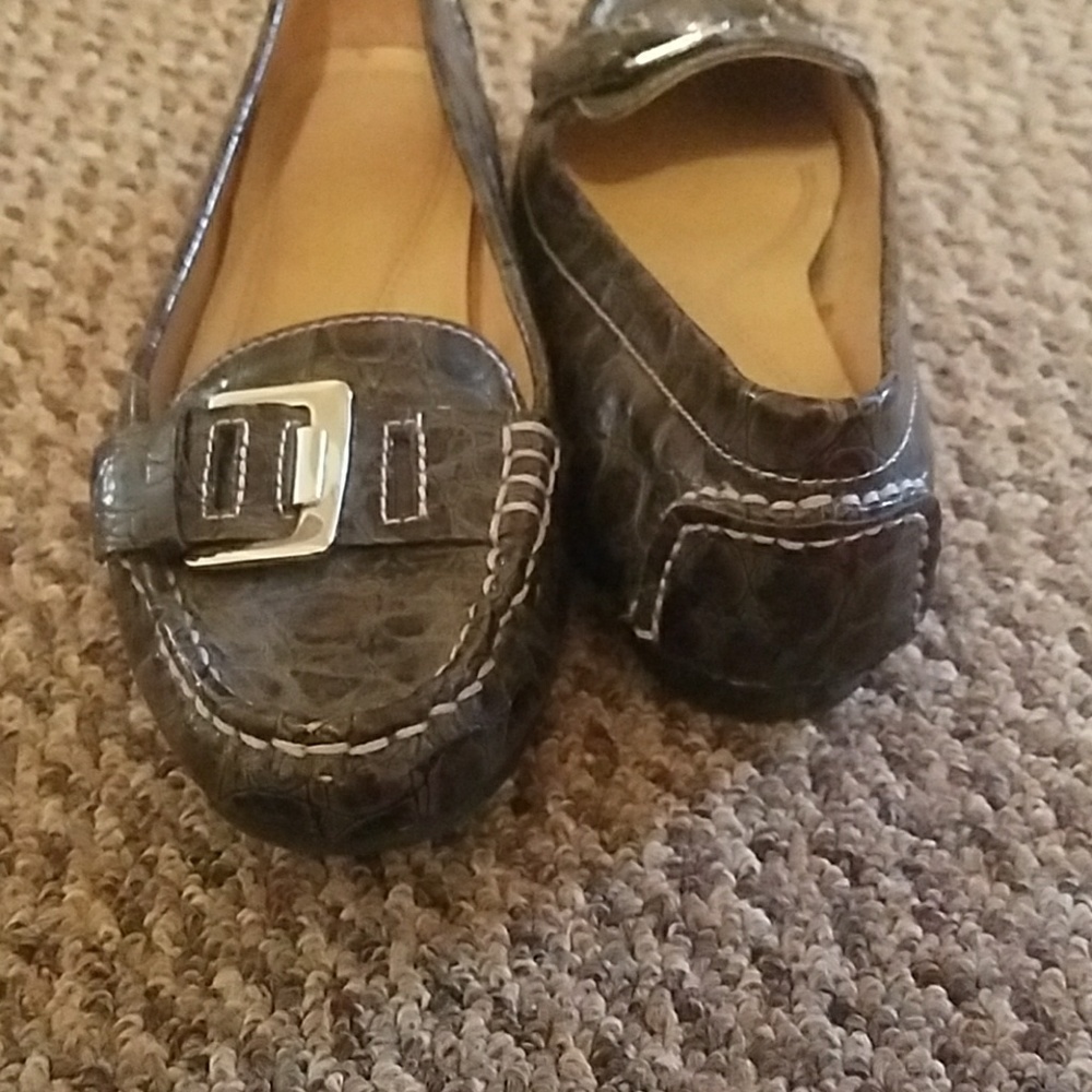 Flats - Picture 3 of 3
