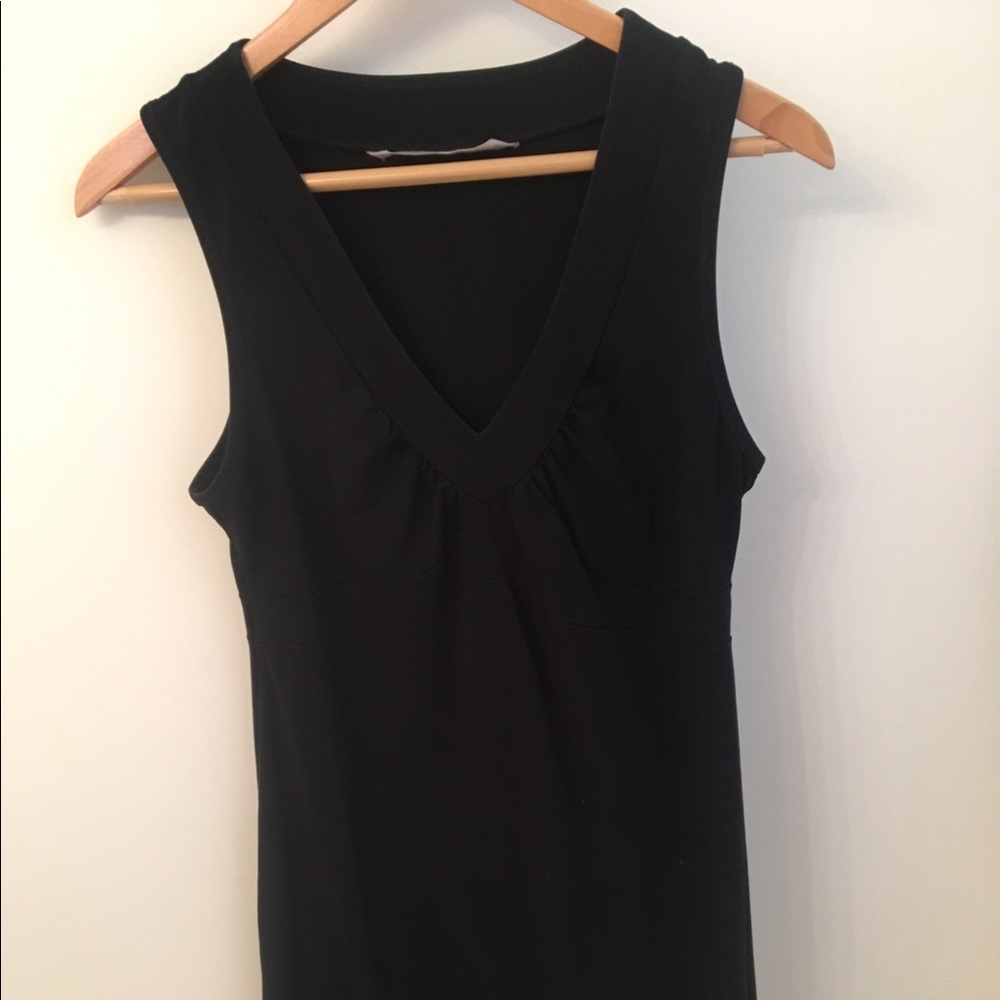 Athleta semi-fitted dress in black