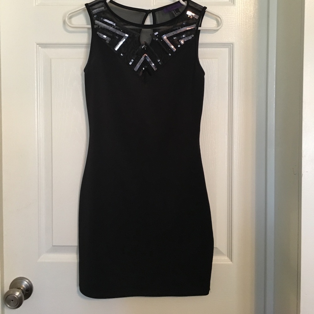 Forever 21 -Mini/bodycon black dress