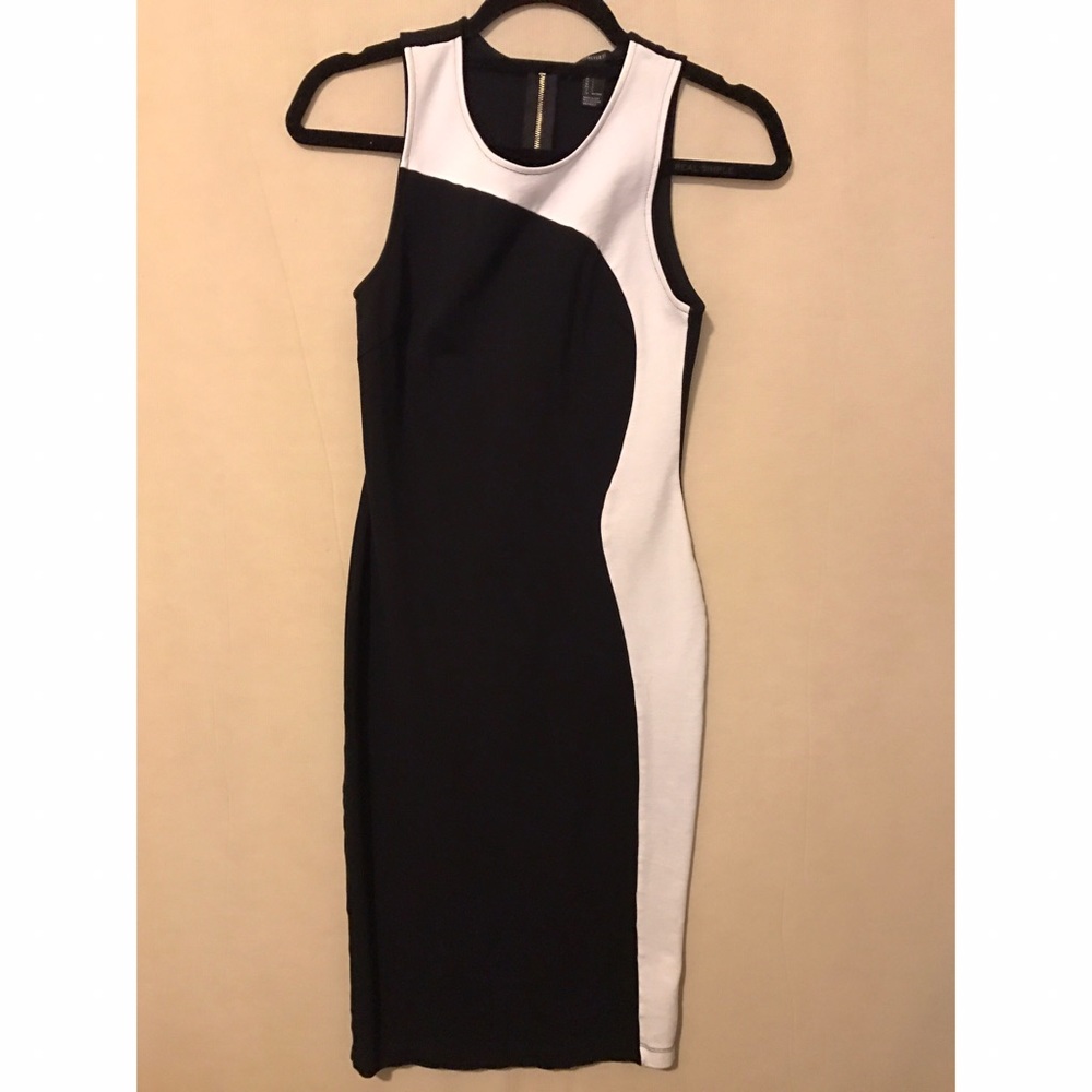 ❗️Make an offer❗️Black and white bodycon dress