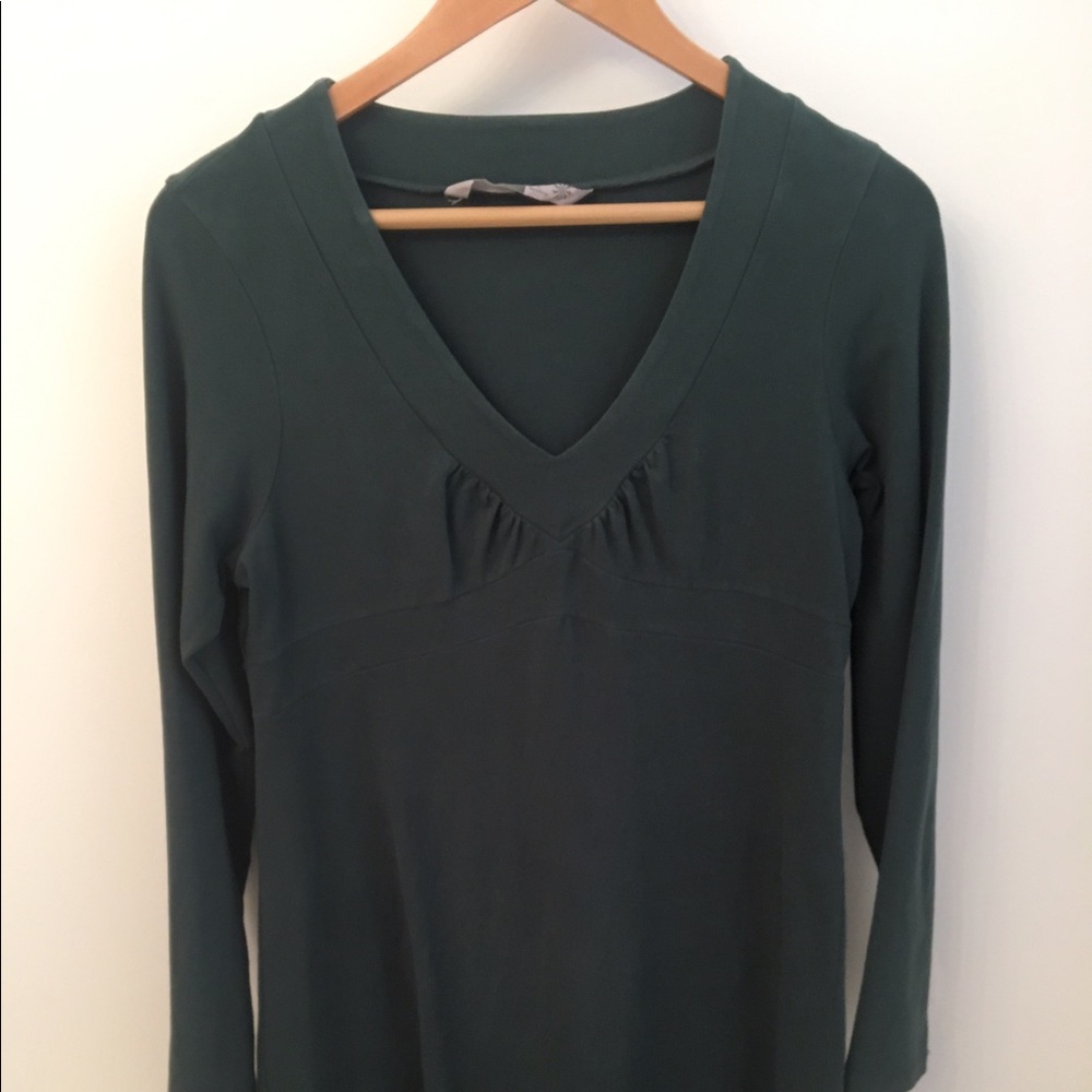 Athleta semi-fitted dress in green