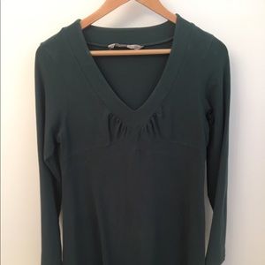 Athleta semi-fitted dress in green