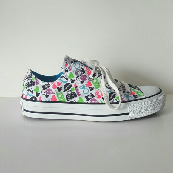 ⭐Weekend Wear Host Pick⭐  Chuck Taylor's NWOT - Picture 2 of 8
