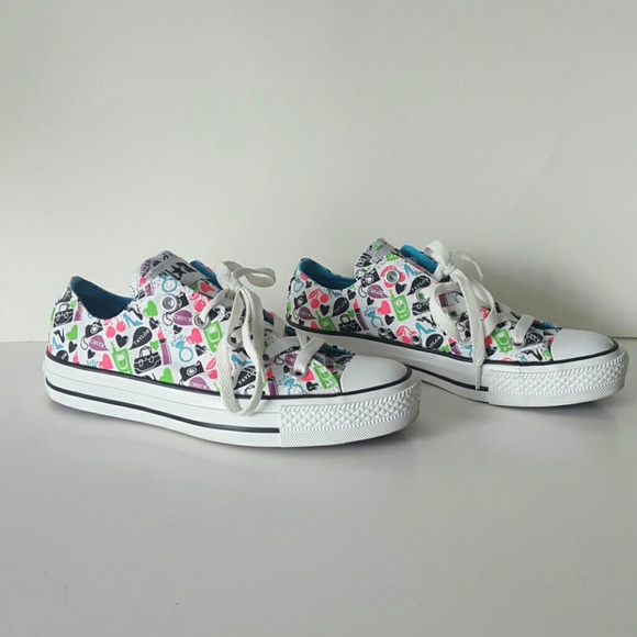 ⭐Weekend Wear Host Pick⭐  Chuck Taylor's NWOT - Picture 3 of 8