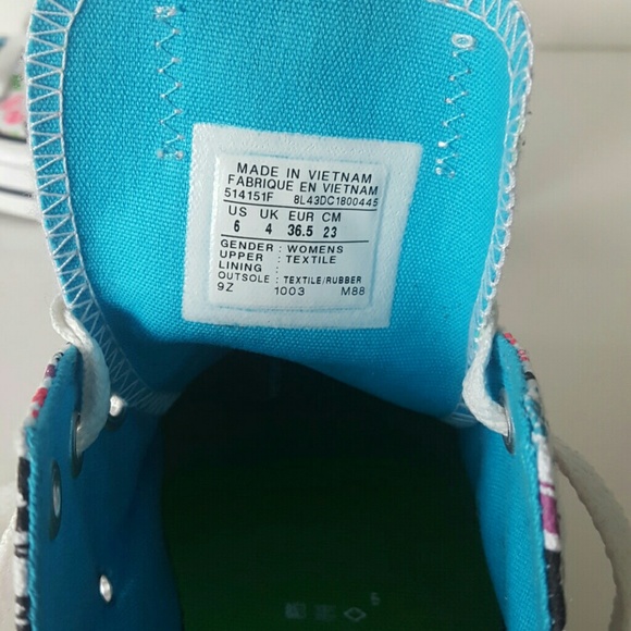 ⭐Weekend Wear Host Pick⭐  Chuck Taylor's NWOT - Picture 8 of 8