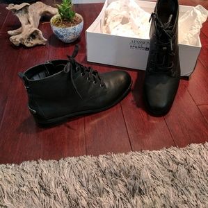 BNIB Sperry Top-Sider Black Lambert Booties