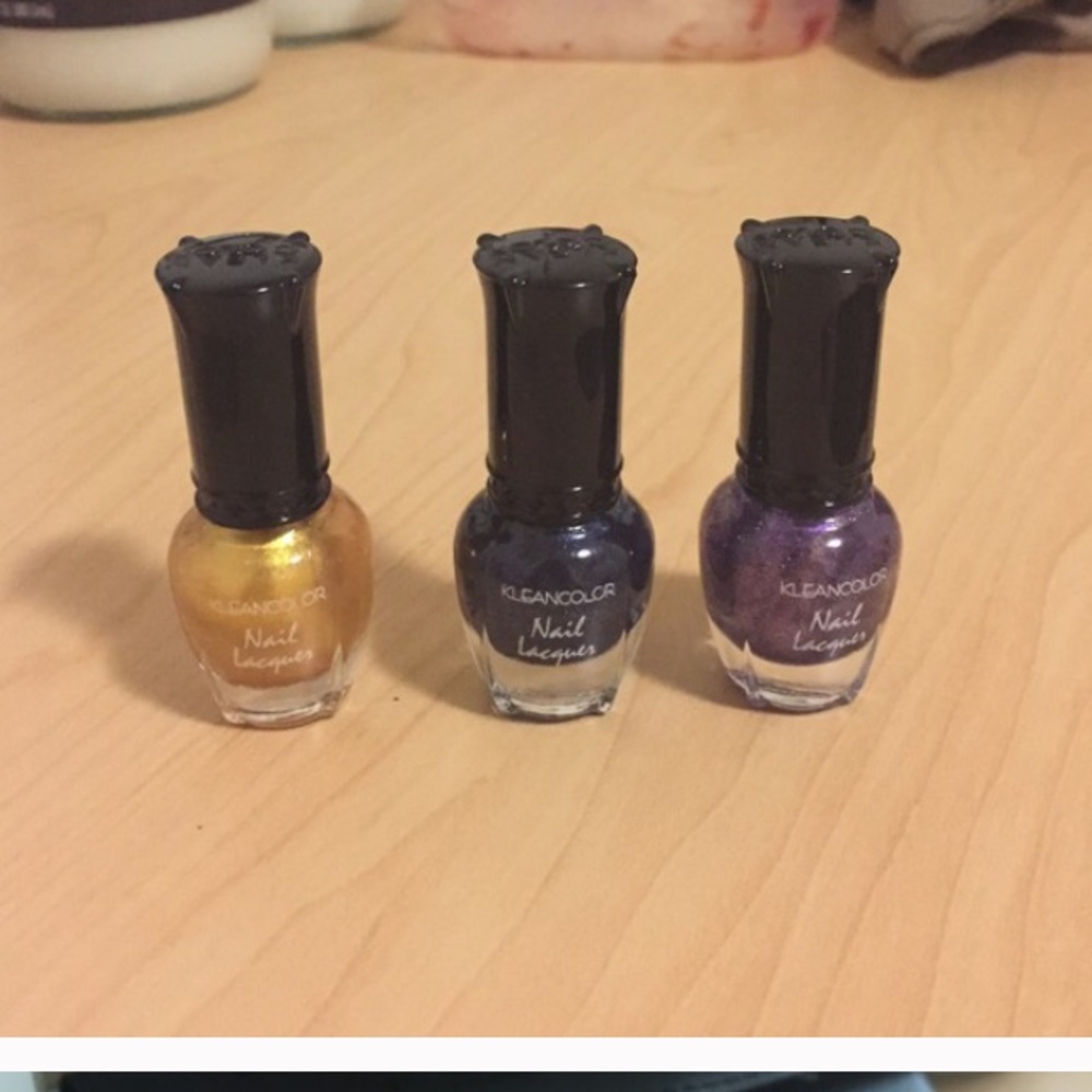 Small nail polishes set