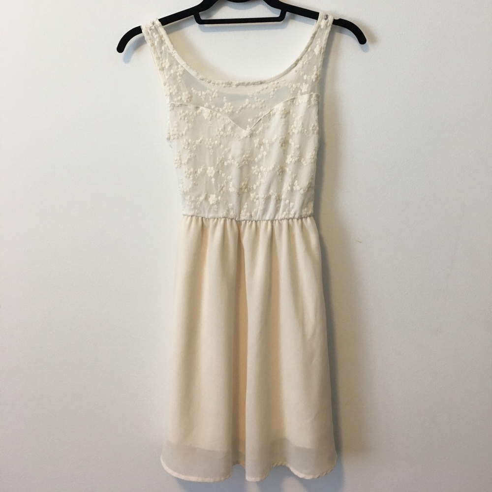 UO || sleeveless lace dress