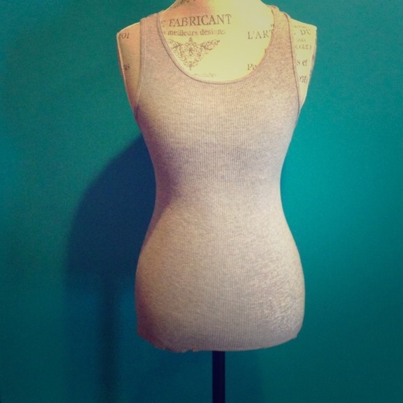 basic light gray tank top - Picture 2 of 3