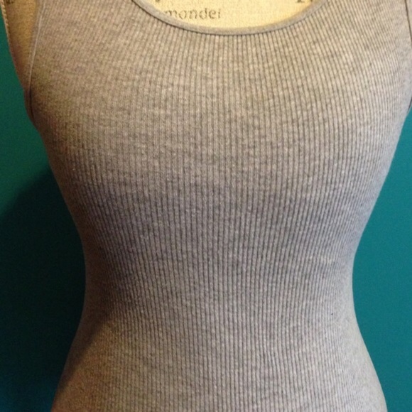 basic light gray tank top - Picture 3 of 3